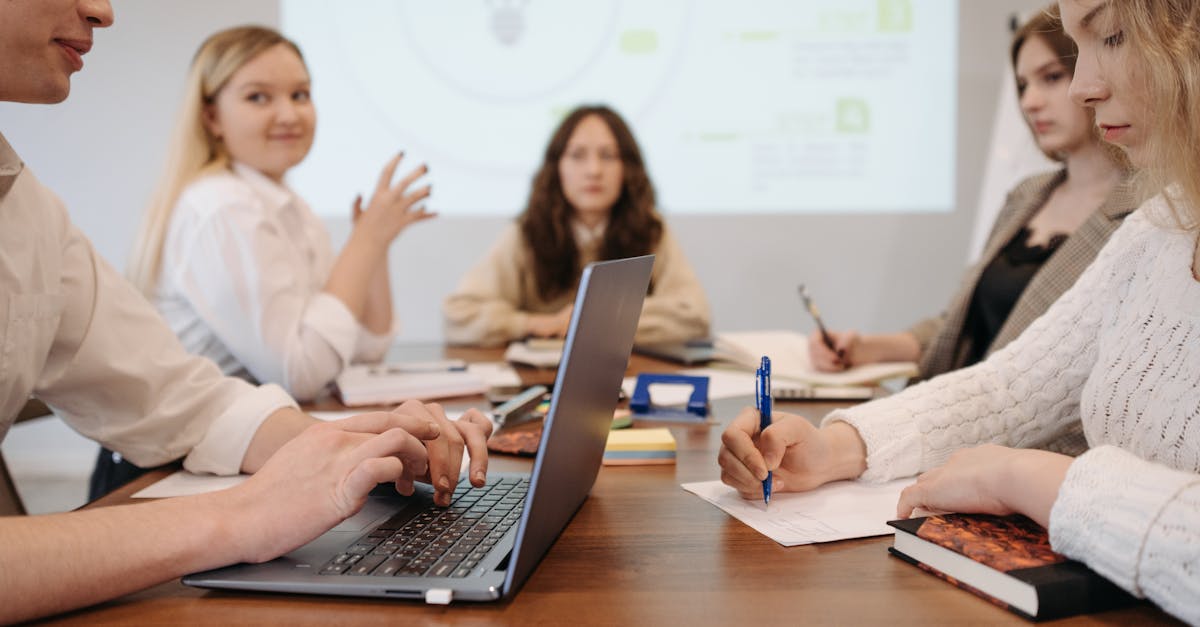 如何通过社交媒体推广来提升SEO？